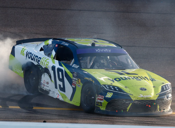 PRÉCOMMANDE 2025 Aric Almirola No. 19 XFinity Young Life Phoenix WIN Diecast (expédition en octobre)