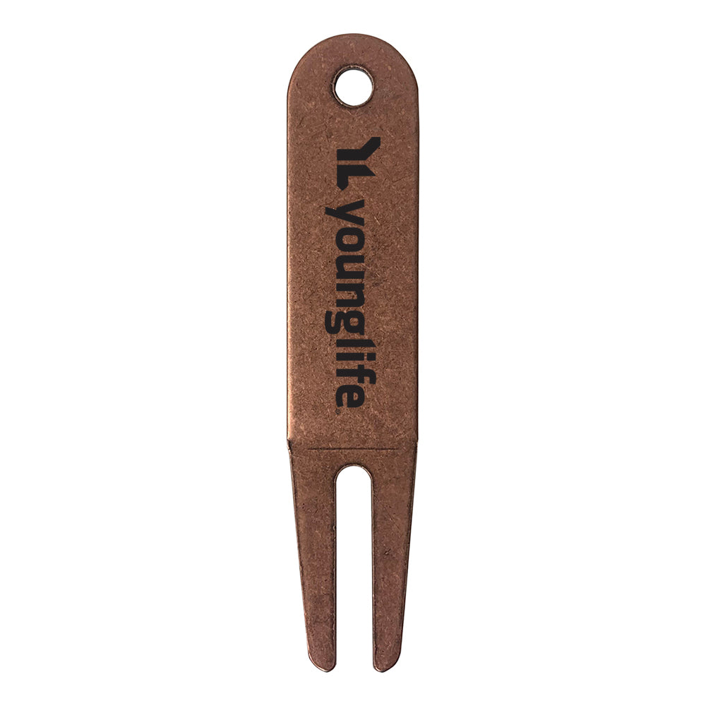 Outil de relèvement de mottes en métal courbé