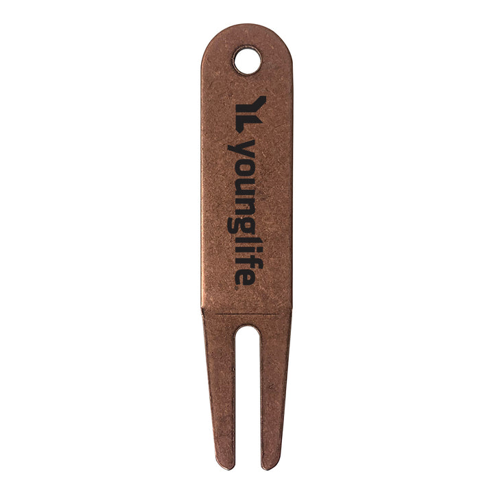 Outil de relèvement de mottes en métal courbé